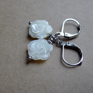 Gyöngyház virág fülbevaló - ékszer - fülbevaló - lógó fülbevaló - Meska.hu