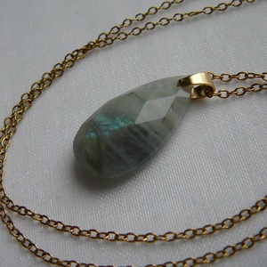 Labradorit medálos nyaklánc - ékszer - nyaklánc - medálos nyaklánc - Meska.hu
