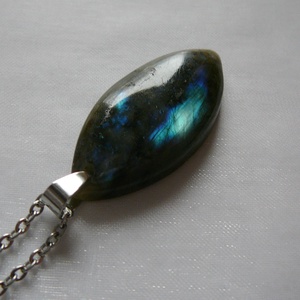 Labradorit medálos nyaklánc - ékszer - nyaklánc - medál - Meska.hu