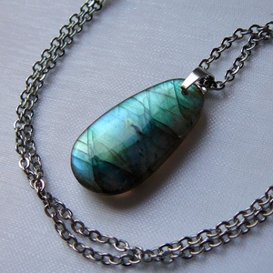 Labradorit medálos nyaklánc - ékszer - nyaklánc - medál - Meska.hu