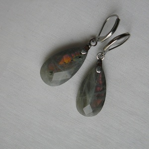 Labradorit fülbevaló - ékszer - fülbevaló - lógó csepp fülbevaló - Meska.hu
