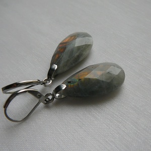 Labradorit fülbevaló - ékszer - fülbevaló - lógó csepp fülbevaló - Meska.hu