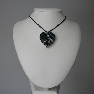 Fekete turmalin szív medál, Ékszer, Nyaklánc, Medálos nyaklánc, Ékszerkészítés, Fémmegmunkálás, MESKA
