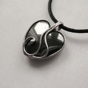 Hematit mini szív medál, Ékszer, Nyaklánc, Medálos nyaklánc, Ékszerkészítés, MESKA