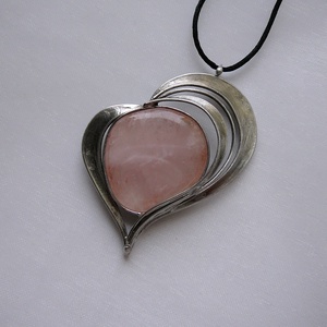 Rózsakvarc szív medál - ékszer - nyaklánc - medálos nyaklánc - Meska.hu
