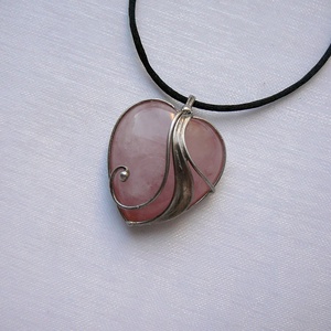 Rózsakvarc szív medál - ékszer - nyaklánc - medálos nyaklánc - Meska.hu