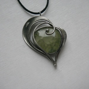 Prehnit szív medál - ékszer - nyaklánc - medálos nyaklánc - Meska.hu