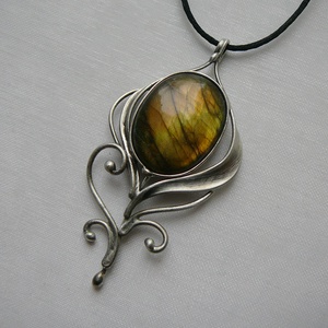 Labradorit pávatoll medál - ékszer - nyaklánc - medál - Meska.hu