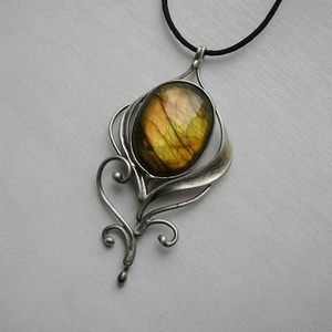 Labradorit pávatoll medál - ékszer - nyaklánc - medál - Meska.hu