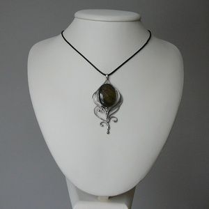 Labradorit pávatoll medál - ékszer - nyaklánc - medál - Meska.hu