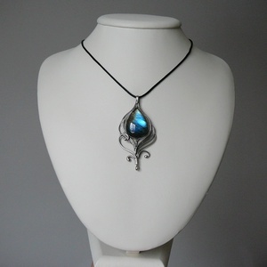 Labradorit pávatoll medál - ékszer - nyaklánc - medál - Meska.hu