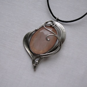 Rózsakvarc szív medál - ékszer - nyaklánc - medálos nyaklánc - Meska.hu