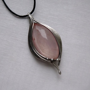 Rózsakvarc medál - ékszer - nyaklánc - medálos nyaklánc - Meska.hu