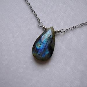 Labradorit medálos nyaklánc - ékszer - nyaklánc - medál - Meska.hu