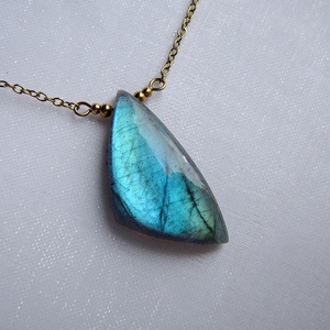 Labradorit medálos nyaklánc - ékszer - nyaklánc - medál - Meska.hu