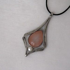 Rózsakvarc medál - ékszer - nyaklánc - medálos nyaklánc - Meska.hu