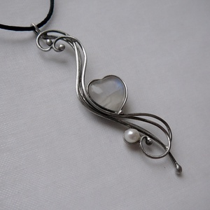 Mini holdkő szív medál, Ékszer, Nyaklánc, Medálos nyaklánc, Ékszerkészítés, Fémmegmunkálás, MESKA