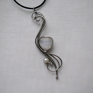 Mini holdkő szív medál - ékszer - nyaklánc - medálos nyaklánc - Meska.hu