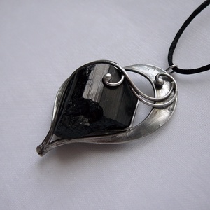 Fekete turmalin szív medál, Ékszer, Nyaklánc, Medálos nyaklánc, Ékszerkészítés, Fémmegmunkálás, MESKA