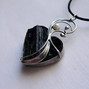 Fekete turmalin szív medál, Ékszer, Nyaklánc, Medálos nyaklánc, Ékszerkészítés, Fémmegmunkálás, MESKA