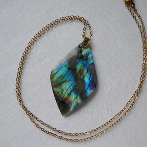 Labradorit medálos nyaklánc - ékszer - nyaklánc - medálos nyaklánc - Meska.hu