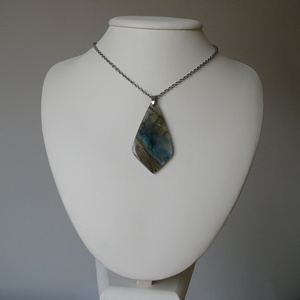 Labradorit medálos nyaklánc - ékszer - nyaklánc - medálos nyaklánc - Meska.hu