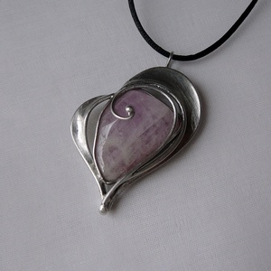 Kunzit szív medál - ékszer - nyaklánc - medál - Meska.hu