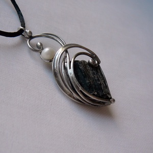 Fekete turmalin medál - Meska.hu
