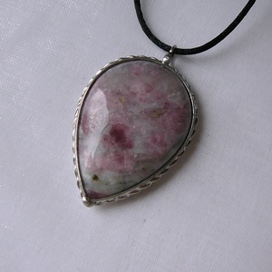 Rubellit csepp medál - Meska.hu