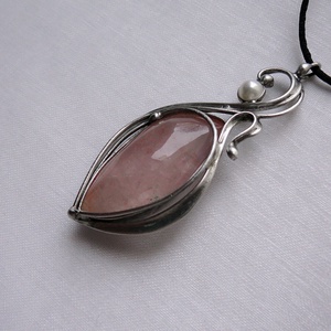 Rózsakvarc medál - ékszer - nyaklánc - medálos nyaklánc - Meska.hu
