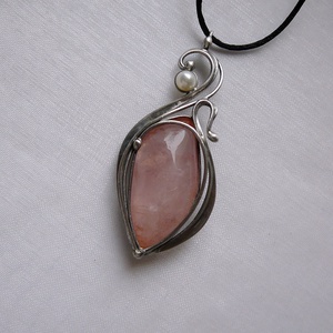 Rózsakvarc medál - ékszer - nyaklánc - medálos nyaklánc - Meska.hu