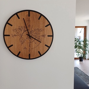 Falióra tömör tölgyfából világtérkép mintával - otthon & életmód - dekoráció - fali és függő dekoráció - falióra & óra - Meska.hu