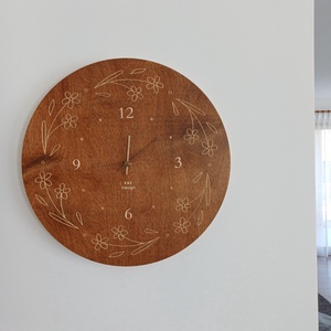 Fából készült falióra 40cm, virág minta - otthon & életmód - dekoráció - fali és függő dekoráció - falióra & óra - Meska.hu