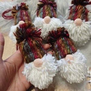 Kézműves karácsonyi manók - bordó cirmos 2 - karácsony - karácsonyi lakásdekoráció - karácsonyfadíszek - Meska.hu