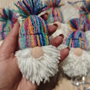 Kézműves karcsonyi manók - színes csillogós - karácsony - karácsonyi lakásdekoráció - karácsonyfadíszek - Meska.hu