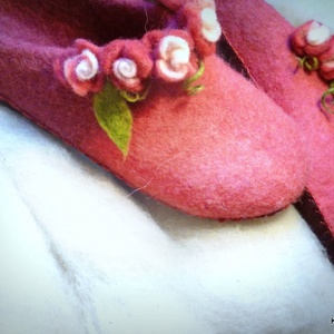 Hétvirágos nemez papucs női  - ruha & divat - cipő & papucs - mamusz & házicipő - Meska.hu