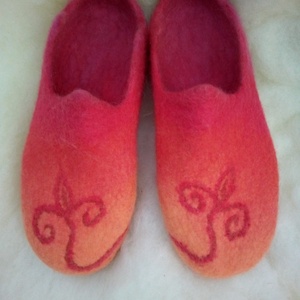 Nemezpapucs tulipán mintával,  házicipő, mamusz - ruha & divat - cipő & papucs - mamusz & házicipő - Meska.hu Nemezpapucs tulipán mintával,  házicipő, mamusz - ruha & divat - cipő & papucs - mamusz & házicipő - Meska.hu