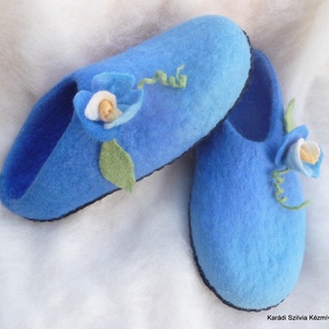 41-es méretű kék nemezpapucs virággal, házicipő, mamusz - ruha & divat - cipő & papucs - mamusz & házicipő - Meska.hu