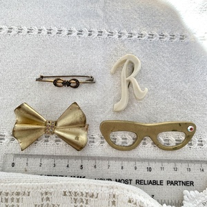 4 db Vintage BROSS az 1960-as 70-es évekből, gyönyörű elegáns strasszos kitűző, pin szövetkabátra, blúzra,  blézerre - ékszer - kitűző és bross - kitűző - Meska.hu