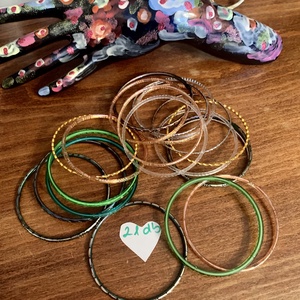 21 db vintge színes csörgős hippi réz karperec átmérő 6 cm, Régi ékszer, retro vintage ékszer, egyedi midcentury ékszer - ékszer - ékszerszett - Meska.hu