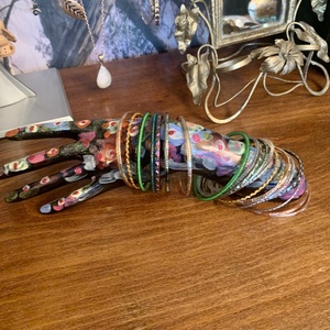 21 db vintge színes csörgős hippi réz karperec átmérő 6 cm, Régi ékszer, retro vintage ékszer, egyedi midcentury ékszer - ékszer - ékszerszett - Meska.hu