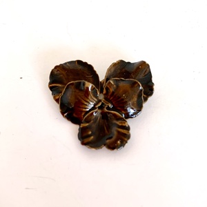 Vintage BROSS az 1980-as évekből, gyönyörű elegáns strasszos kitűző, pin szövetkabátra, blúzra,  blézerre - ékszer - kitűző és bross - kitűző - Meska.hu