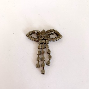 Vintage ékszer, régi BROSS az 1980-as évekből, gyönyörű elegáns strasszos kitűző, pin szövetkabátra, blúzra,  blézerre - ékszer - kitűző és bross - kitűző - Meska.hu
