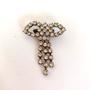 Vintage ékszer, régi BROSS az 1980-as évekből, gyönyörű elegáns strasszos kitűző, pin szövetkabátra, blúzra,  blézerre - ékszer - kitűző és bross - kitűző - Meska.hu