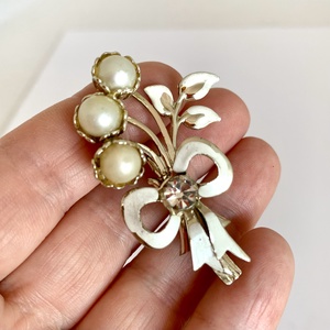 Vintage ékszer, régi BROSS az 1980-as évekből, gyönyörű elegáns strasszos kitűző, pin szövetkabátra, blúzra,  blézerre, Ékszer, Kitűző és Bross, Kitűző, Ékszerkészítés, Meska