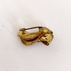 Vintage masni, régi BROSS az 1980-as évekből, gyönyörű elegáns strasszos kitűző, pin szövetkabátra, blúzra,  blézerre - ékszer - kitűző és bross - kitűző - Meska.hu