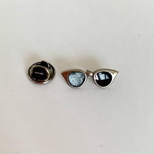 NAPSZEMCSI Vintage MINI BROSS az 1990-es évekből, vidám fém kitűző, pin farmerdzsekire, táskára, kabátra, táska pin - ékszer - kitűző és bross - Meska.hu