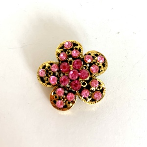 Vintage csillogó kis BROSS az 1990-es évekből, gyönyörű elegáns strasszos kitűző, pin szövetkabátra, blúzra,  blézerre - ékszer - kitűző és bross - kitűző - Meska.hu