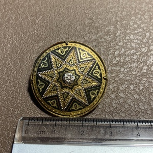24 karát aranyozott Toledói Damascene kitűző vintage damaszkén bross, Toledó spanyol ékszer - ékszer - kitűző és bross - kitűző - Meska.hu
