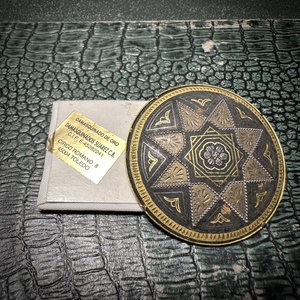 24 karát aranyozott Damascene kitűző vintage damaszkén bross, Toledó spanyol ékszer, aranyozott kézműves bross - ékszer - kitűző és bross - kitűző - Meska.hu